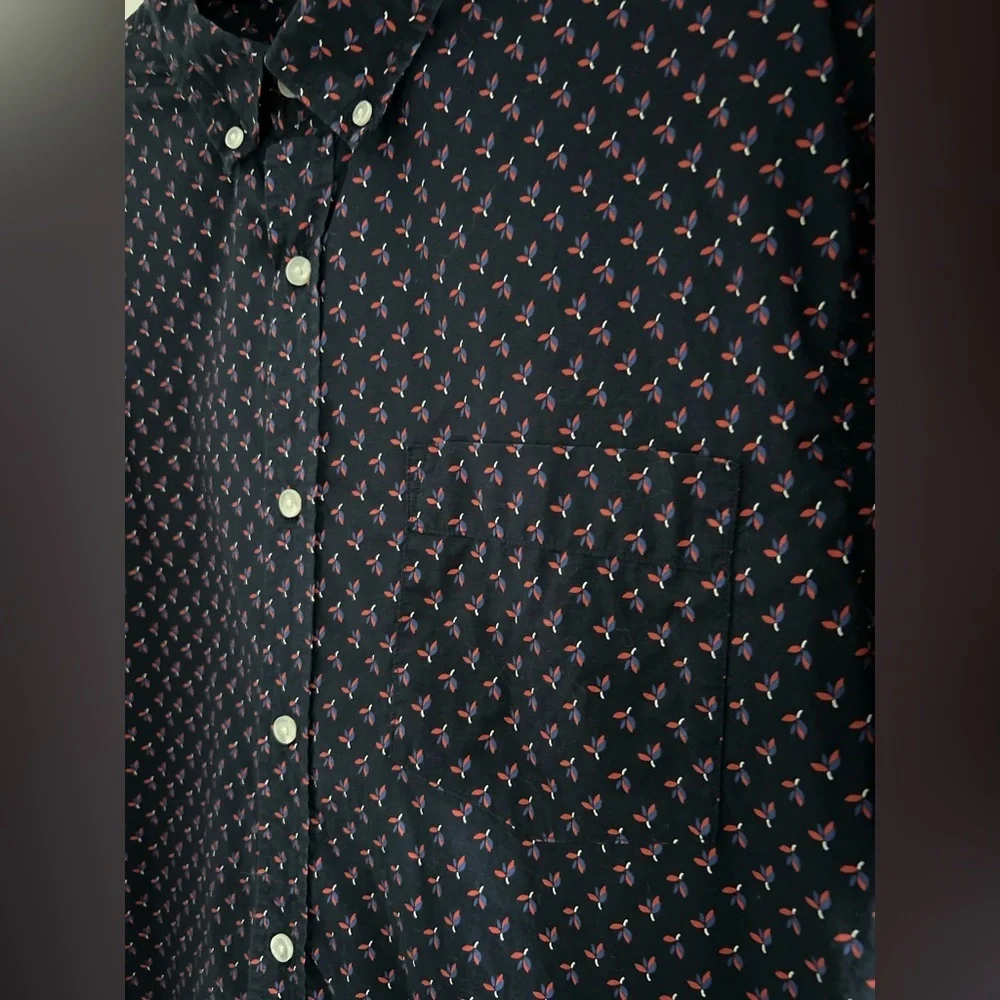 Banana Republic Navy Short-Sleeve Button-Down with Pink Geometric Print